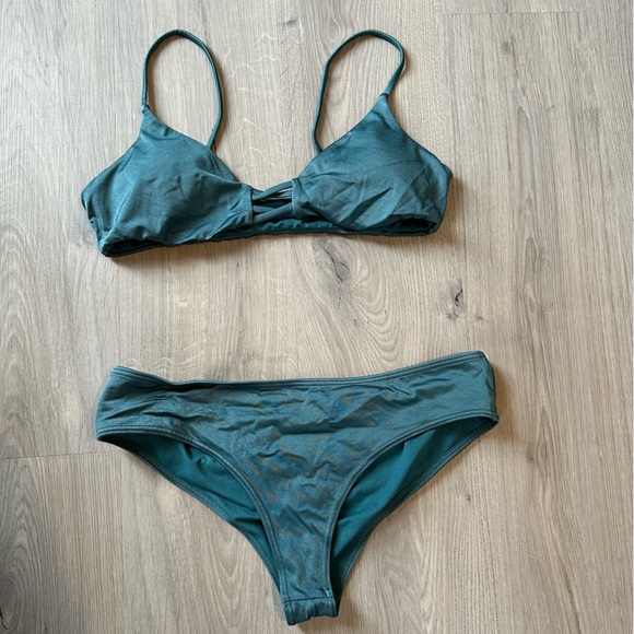 Billabong Bikini - Picture 1 of 2